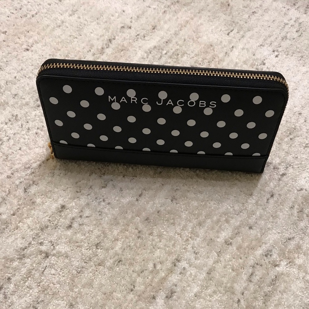 MARC JACOBS Wallet .